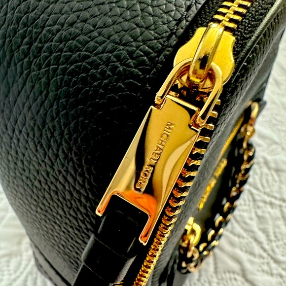 🆕Michael Kors Leather Backpack - Picture 5 of 6